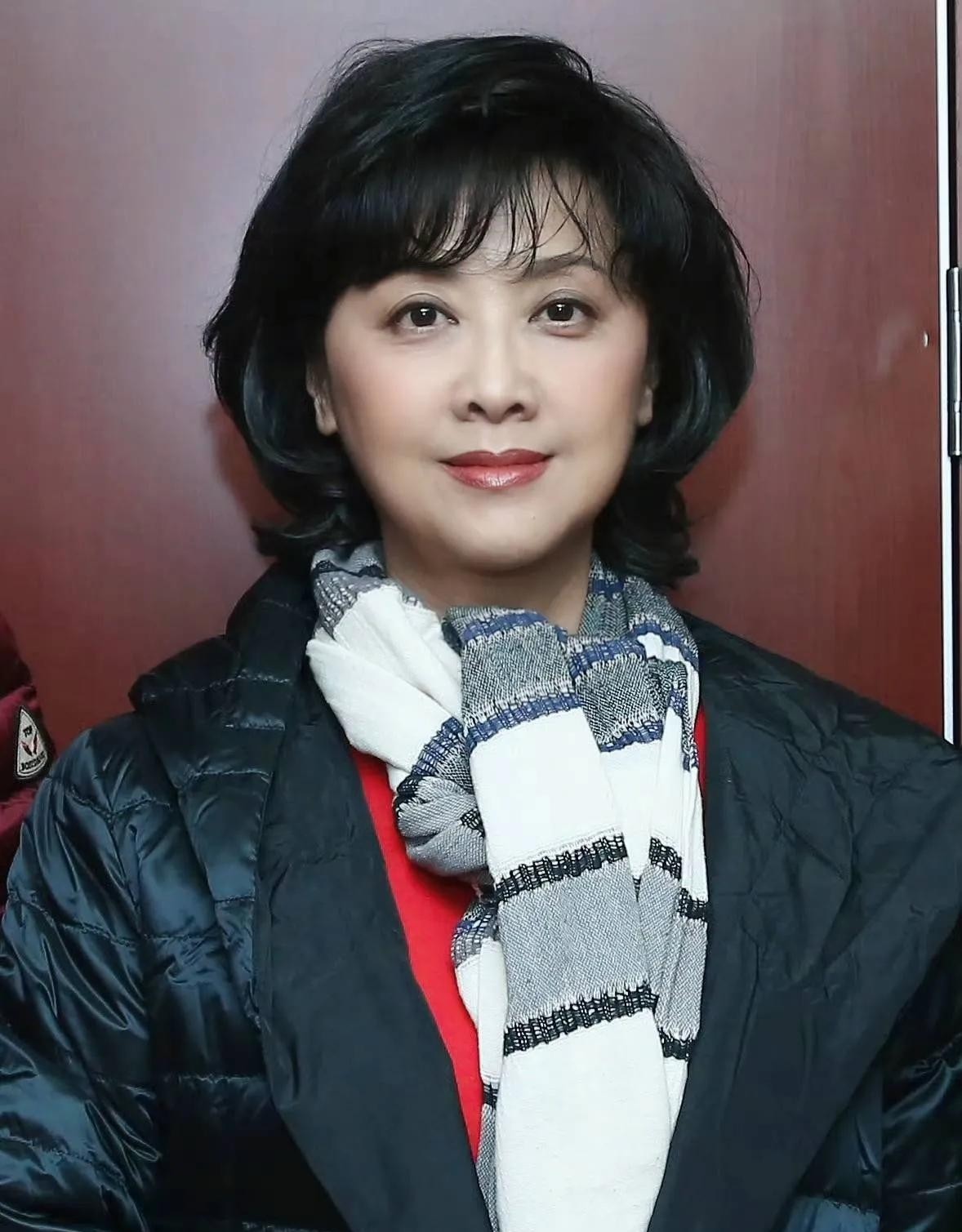 朱琳的经典角色与表演技巧_电影演员朱琳活动视频_朱琳演员朱琳