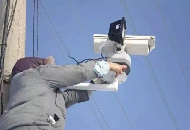 摄像头黑光夜视是什么意思_TP-Link摄像头的夜视功能:黑暗中的守护_黑暗摄像头都是红点吗