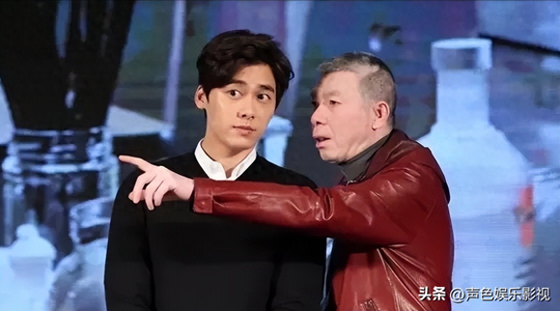 我想看李易峰视频_继续播放李易峰的短视频_李易峰的音乐视频播放量破亿,广受欢迎