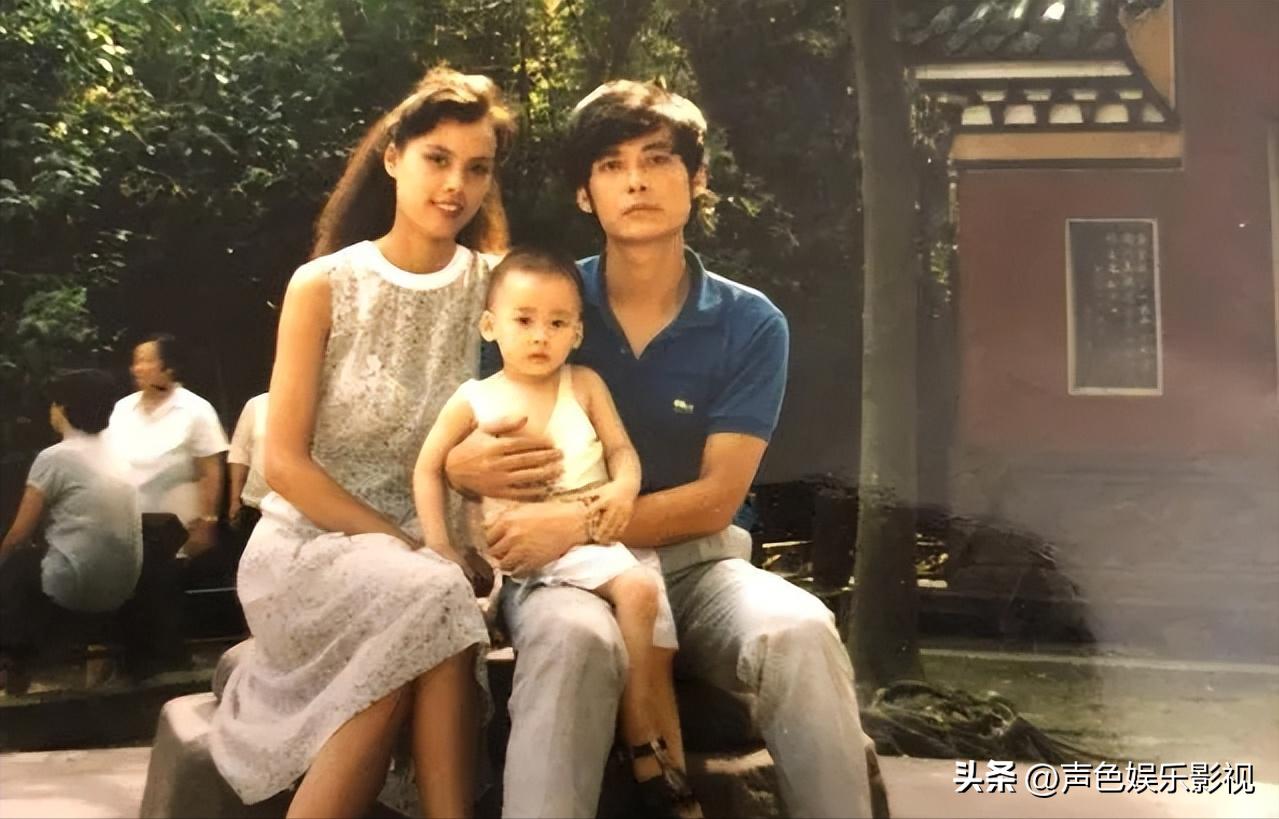 我想看李易峰视频_李易峰的音乐视频播放量破亿,广受欢迎_继续播放李易峰的短视频