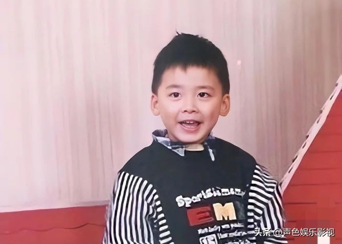 继续播放李易峰的短视频_我想看李易峰视频_李易峰的音乐视频播放量破亿,广受欢迎