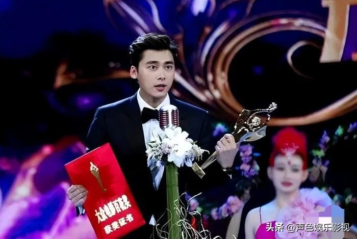 李易峰的音乐视频播放量破亿,广受欢迎_我想看李易峰视频_继续播放李易峰的短视频