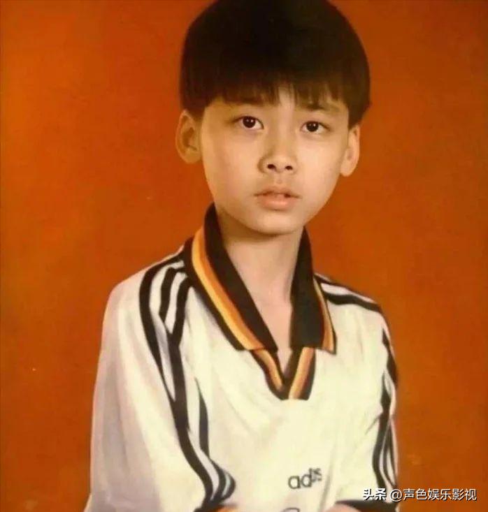 继续播放李易峰的短视频_李易峰的音乐视频播放量破亿,广受欢迎_我想看李易峰视频