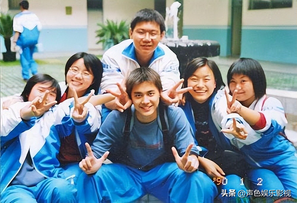 继续播放李易峰的短视频_李易峰的音乐视频播放量破亿,广受欢迎_我想看李易峰视频