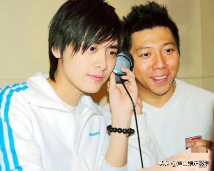 我想看李易峰视频_李易峰的音乐视频播放量破亿,广受欢迎_继续播放李易峰的短视频