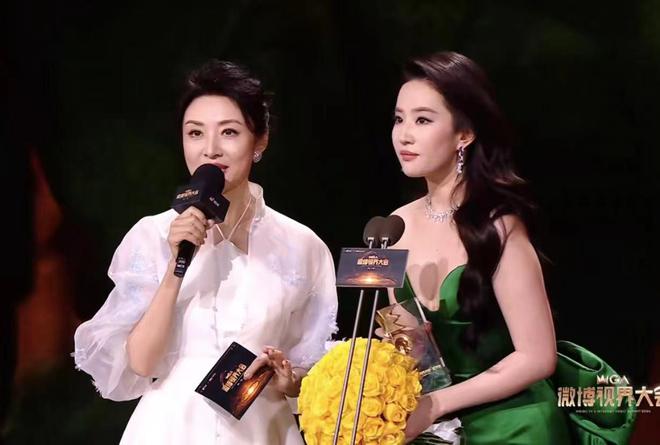 杨幂与其他明星的友谊故事_杨幂友谊明星故事简介_杨幂友情