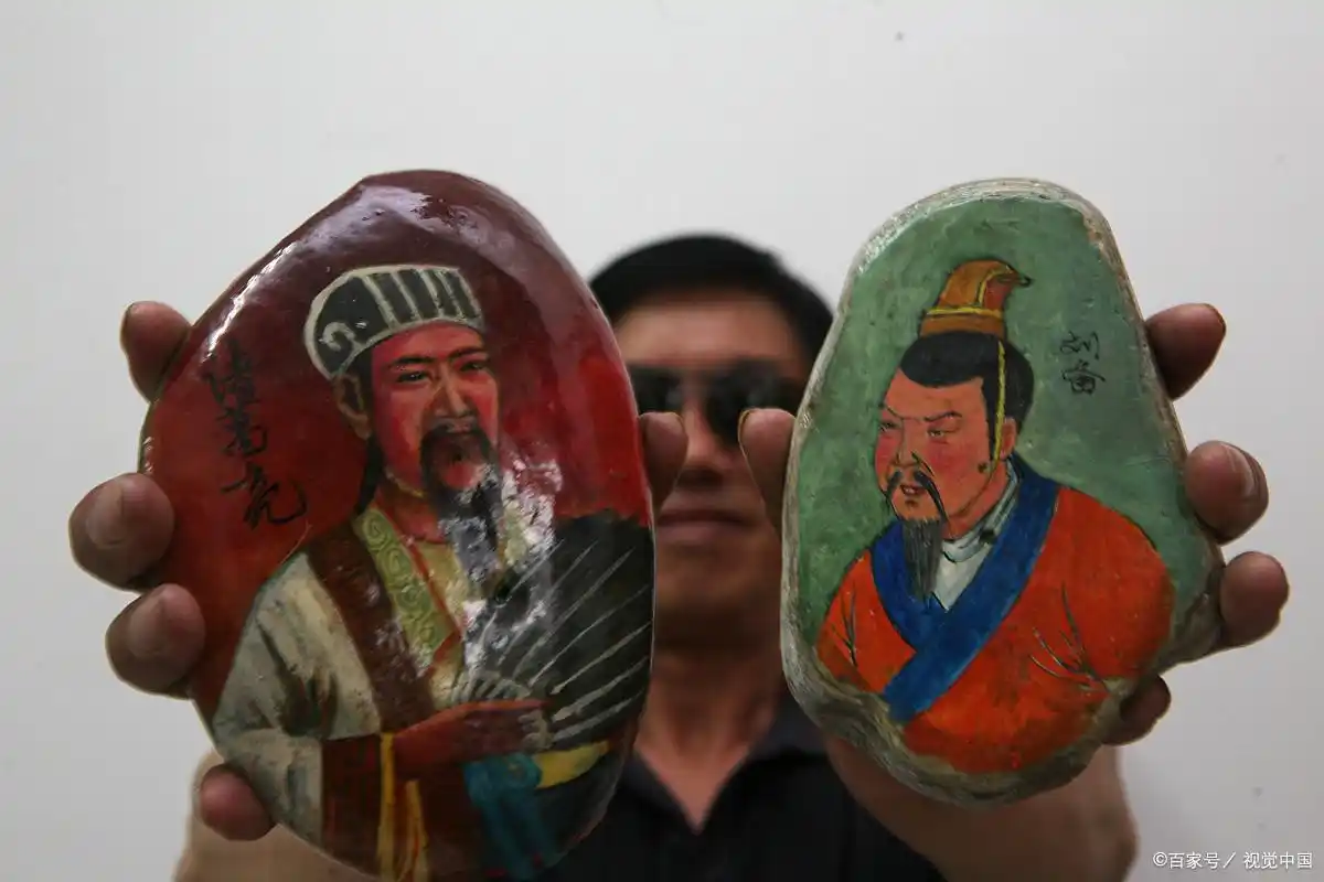 刘备与三国演义中的形象分析_简析《三国演义》中刘备形象_三国演义中的刘备形象