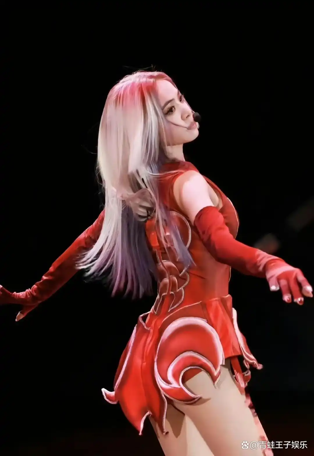 蔡依林的时尚造型成为粉丝模仿的对象_小女孩模仿蔡依林_蔡依林模仿谁