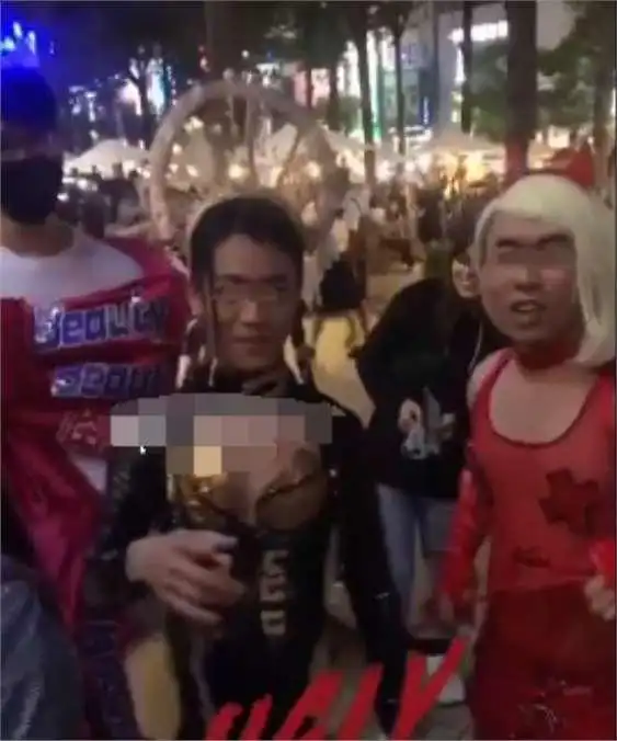 蔡依林模仿秀_小女孩模仿蔡依林_蔡依林的时尚造型成为粉丝模仿的对象