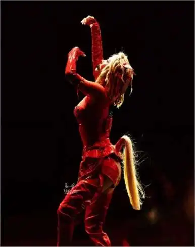 蔡依林的时尚造型成为粉丝模仿的对象_蔡依林模仿秀_小女孩模仿蔡依林