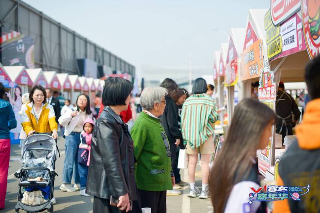 保时捷迷你跑车_保时捷的赛车文化与全球车迷的互动_保时捷迷你suv