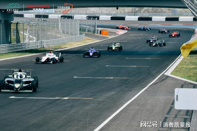 保时捷迷你车型_保时捷的赛车文化与全球车迷的互动_我想看保时捷赛车