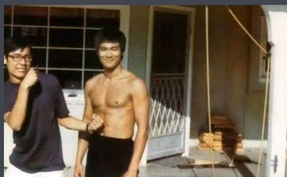 李小龙与其他武打明星的对比_李小龙同期武打明星_李小龙的武打片都是真实的嘛