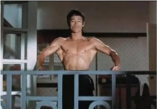 李小龙与其他武打明星的对比_李小龙对比明星武打视频_李小龙的武打片都是真实的嘛
