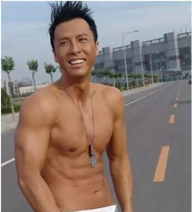 李小龙对比明星武打视频_李小龙的武打片都是真实的嘛_李小龙与其他武打明星的对比