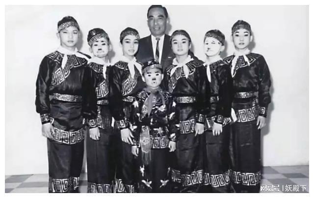 李小龙对比明星武打视频_李小龙和谁比武过_李小龙与其他武打明星的对比