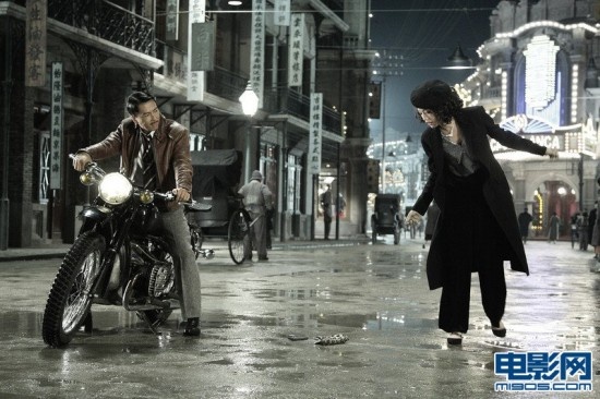 英雄里甄子丹演的谁_甄子丹的影视作品中的英雄形象_英雄里甄子丹用的枪图片