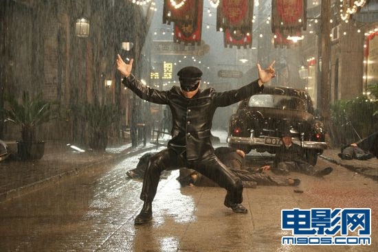 英雄里甄子丹演的谁_甄子丹的影视作品中的英雄形象_英雄里甄子丹用的枪图片