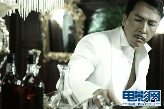 英雄里甄子丹演的谁_英雄里甄子丹用的枪图片_甄子丹的影视作品中的英雄形象