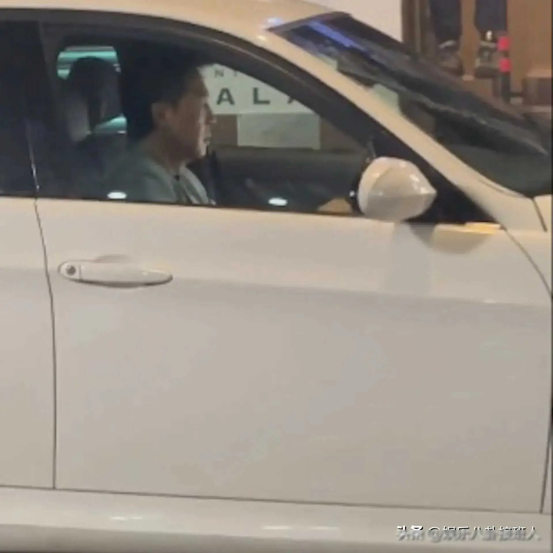 甄子丹的影视作品中的英雄形象_英雄里甄子丹用的枪图片_电影英雄中甄子丹饰演的角色是