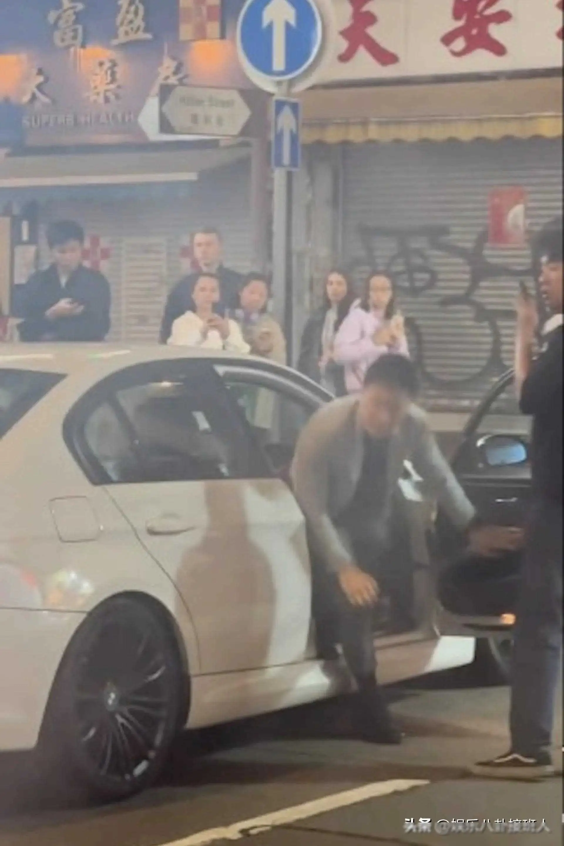 英雄里甄子丹用的枪图片_电影英雄中甄子丹饰演的角色是_甄子丹的影视作品中的英雄形象