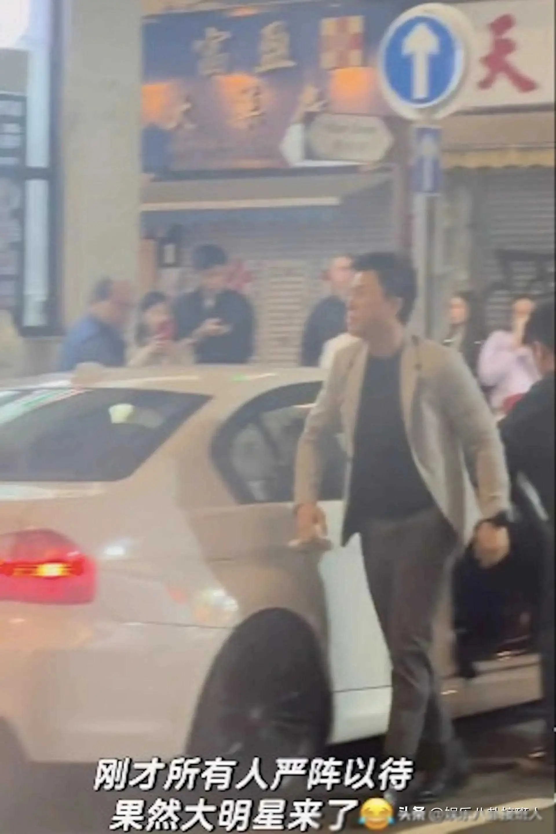 甄子丹的影视作品中的英雄形象_电影英雄中甄子丹饰演的角色是_英雄里甄子丹用的枪图片