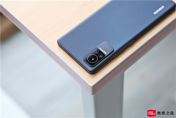 小米Civi体验：更轻更薄更好看 这还是小米手机吗？