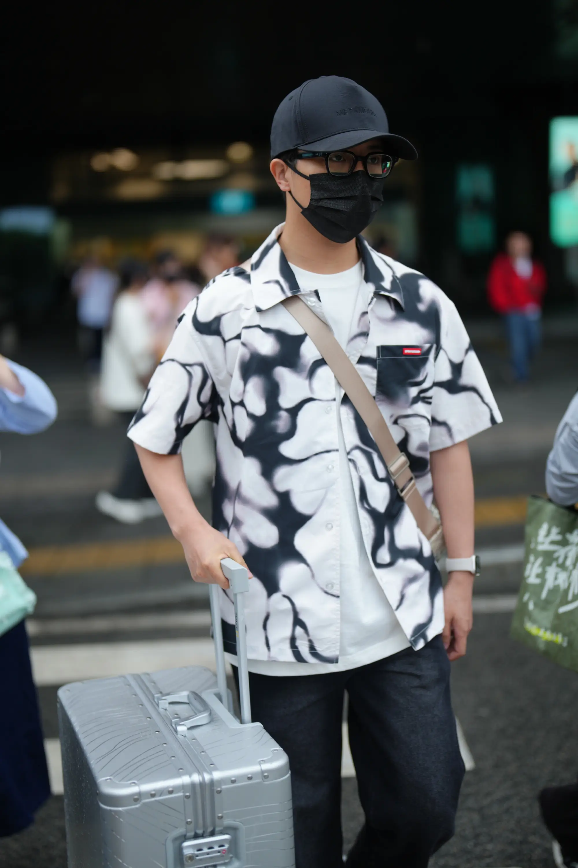 王菲与新生代歌手合作,展现跨时代的音乐魅力_王菲代言的牛奶的音乐_魅力音乐魅力金榜前10