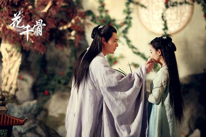 杨幂与胡歌的银幕经典搭档_胡歌杨幂同台颁奖_杨幂胡歌综艺节目