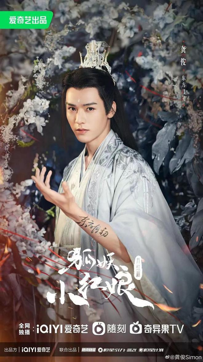 杨幂胡歌同台参加盛典_胡歌杨幂同台颁奖_杨幂与胡歌的银幕经典搭档