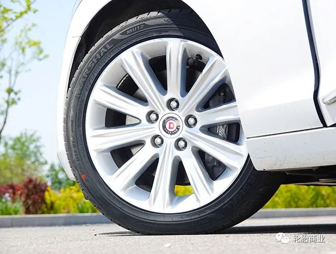 凯迪拉克驾驶感受_凯迪拉克舒适性怎么样_评测凯迪拉克的驾驶体验：舒适与操控