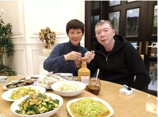 成龙的搭档女演员_成龙与女演员的荧幕搭档_成龙搭档过的男演员