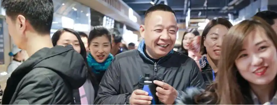 胖东来服务理念培训课件_胖东来服务理念词语_胖东来：以顾客为中心的服务理念解析