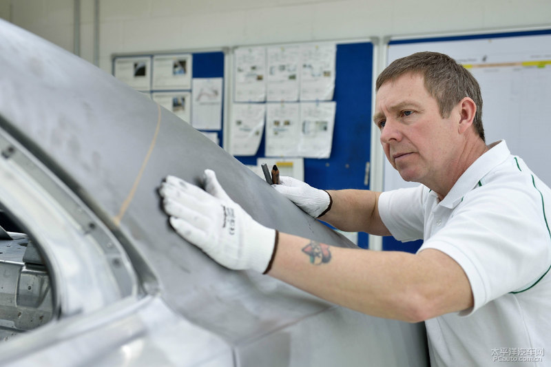 豪华宾利细节探索体验视频_豪华宾利细节探索体验怎么样_探索宾利豪华体验的每一个细节
