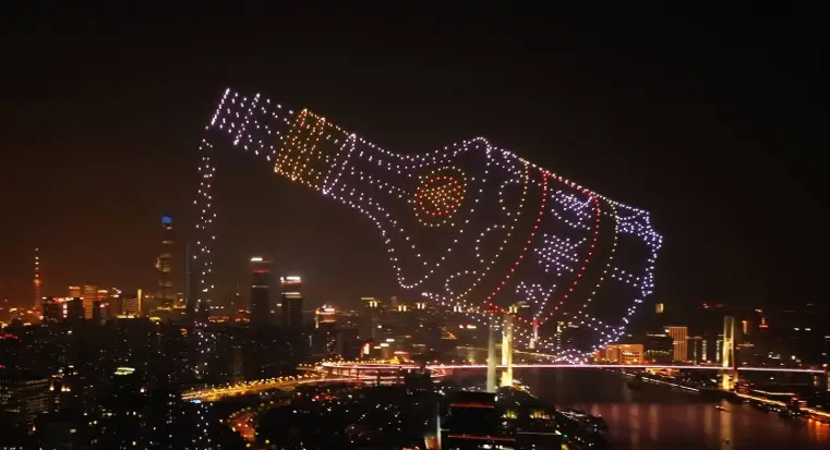 无人直播的优点_无人直播项目解析_直播中的无人机表演：新媒体的结合