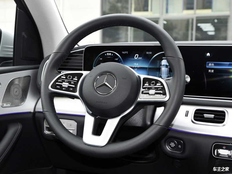 驾驶奔驰车_奔驰驾驶模式介绍说明_如何通过奔驰实现驾驶的乐趣？