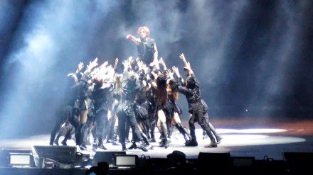 薛之谦音乐节乐队_薛之谦乐队节目_薛之谦参与的群星演唱会,气氛热烈