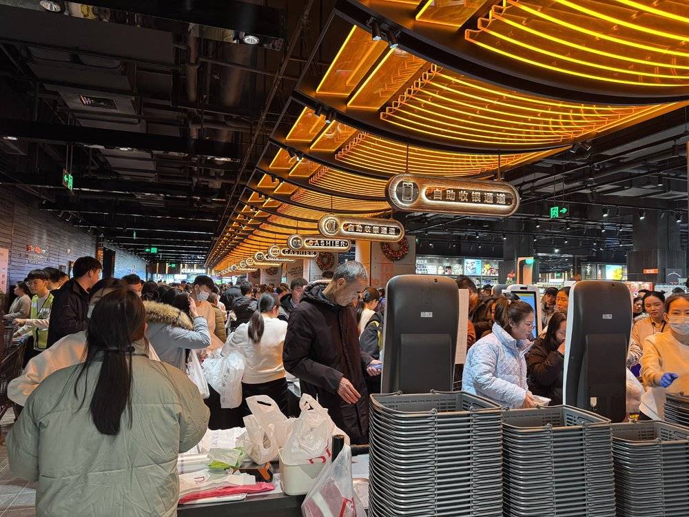 如何做到真正的顾客驱动？胖东来的反思_顾客驱动的卓越心得_胖东来老板于东来跳舞