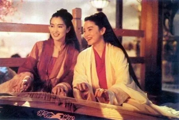 想知道张艺谋和巩俐的事_巩俐与张艺谋：合作与艺术的火花_张艺谋巩俐夫妻相