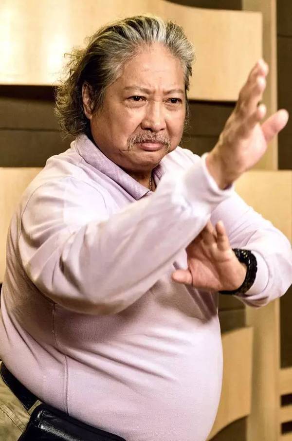 成龙动作片的特点_成龙的动作设计与电影幕后_成龙动作镜头