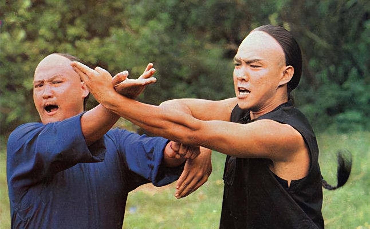 成龙动作片的特点_成龙动作镜头_成龙的动作设计与电影幕后