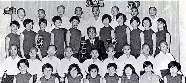 成龙动作镜头_成龙动作片的特点_成龙的动作设计与电影幕后