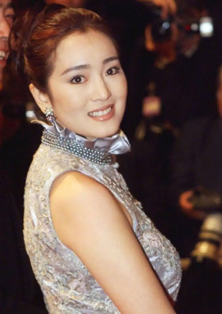 巩俐的跨文化表现与交流_巩俐活动视频_巩俐怎么走向国际的