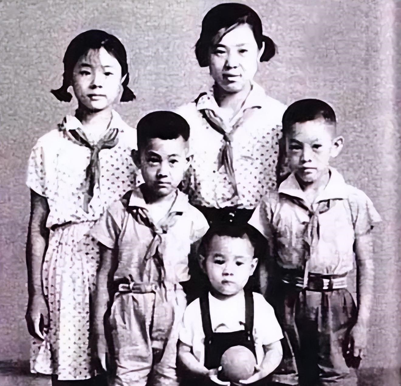 李连杰一家四口幸福的生活_李连杰的幸福家庭生活_李连杰家庭幸福生活在线观看