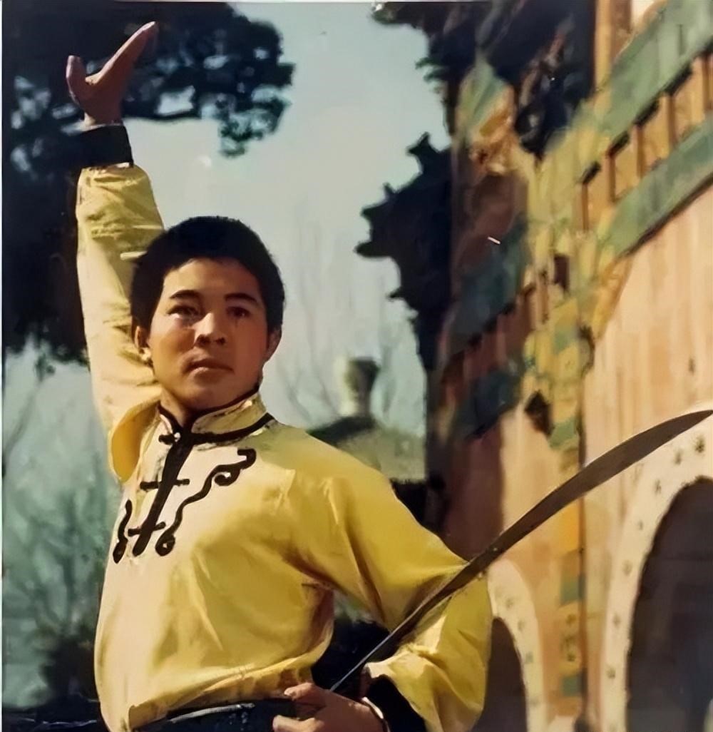 李连杰一家四口幸福的生活_李连杰的幸福家庭生活_李连杰家庭幸福生活在线观看