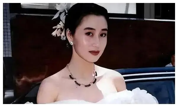 李连杰家庭幸福生活图片_李连杰一家四口幸福的生活_李连杰的幸福家庭生活