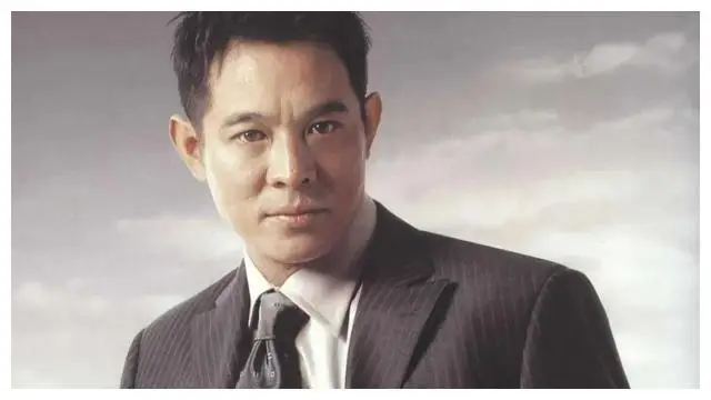 李连杰的幸福家庭生活_李连杰家庭幸福生活图片_李连杰一家四口幸福的生活