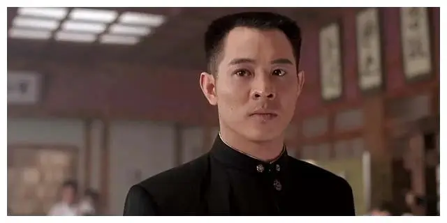 李连杰的幸福家庭生活_李连杰家庭幸福生活图片_李连杰一家四口幸福的生活