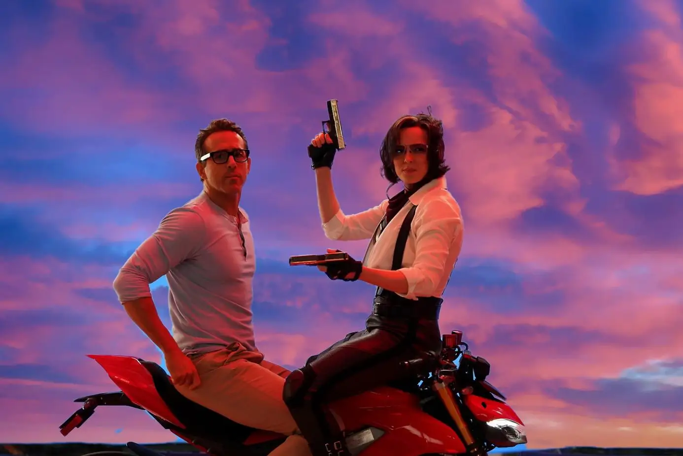 社交聊天背景_由TikTok决定的社交媒体未来：美国停服的背景与影响_社交app背景