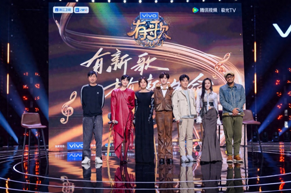 李宇春疯狂巡演_李宇春新歌2020_李宇春在大型活动中演唱新歌，展现无限可能